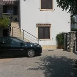 Bozic-omisalj