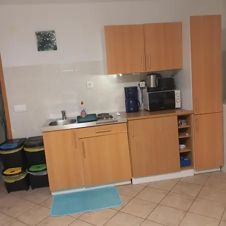 Bozic-omisalj * Omisalj