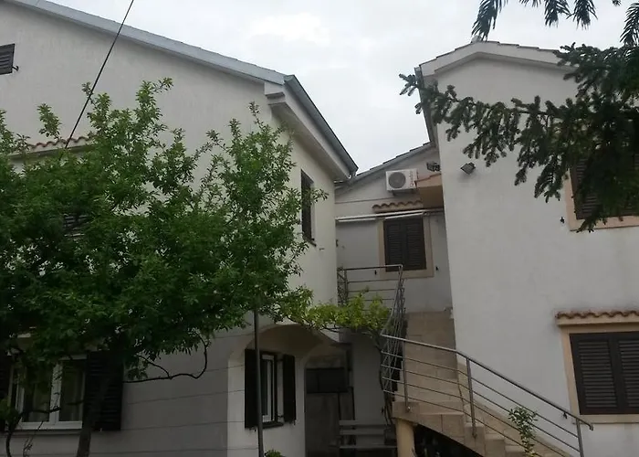 Bozic-omisalj *