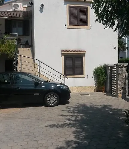 Bozic-omisalj
