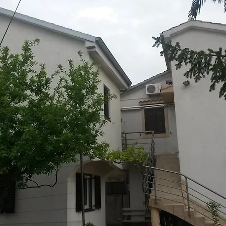 Bozic-omisalj *